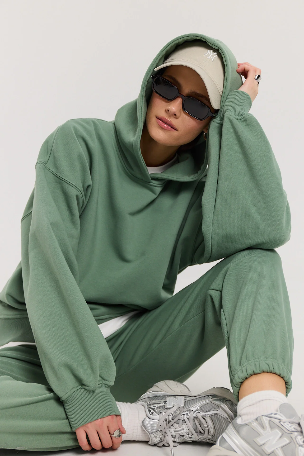 Bluza Boyfriend Hoodie dark matcha - Image 15