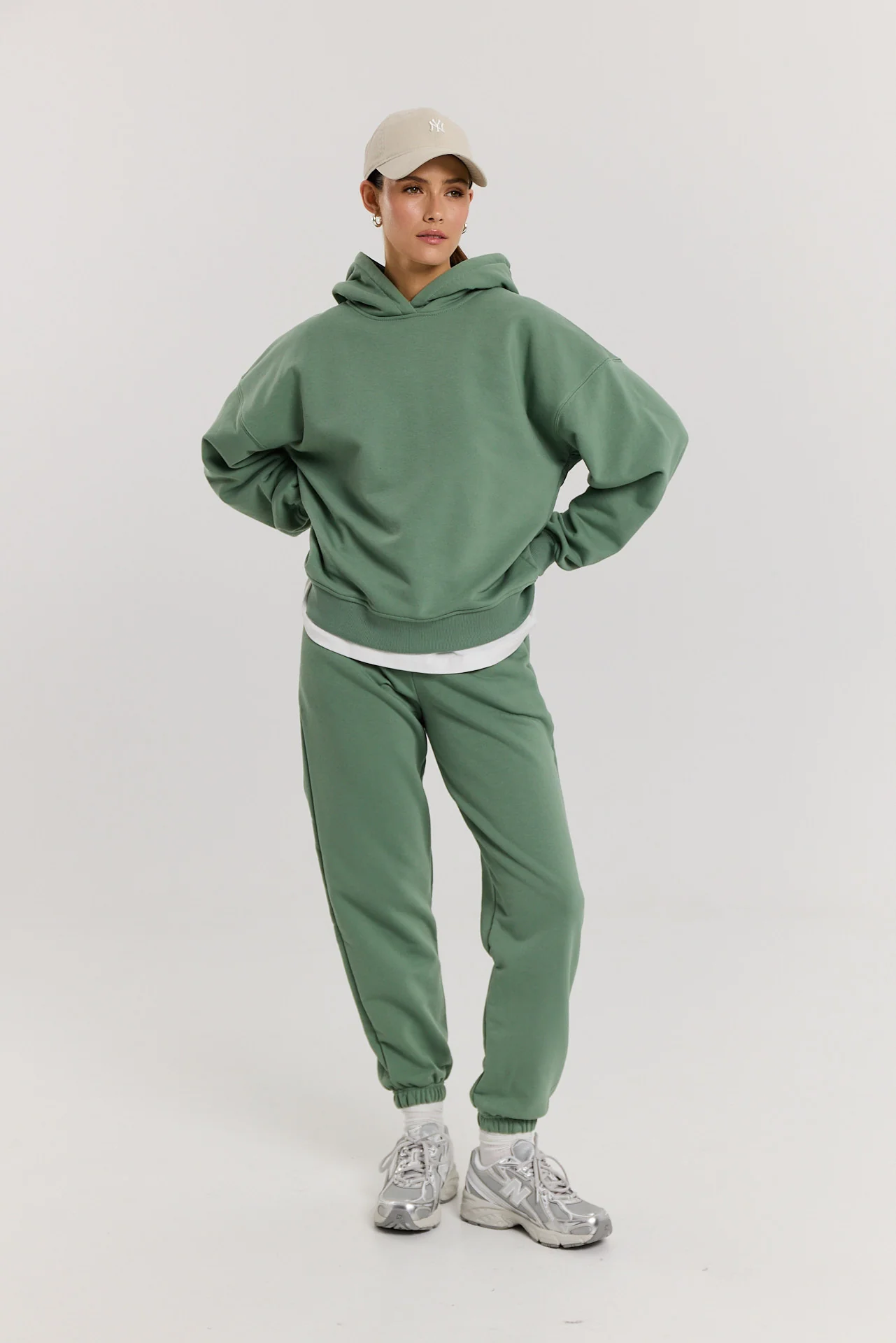 Bluza Boyfriend Hoodie dark matcha - Image 3