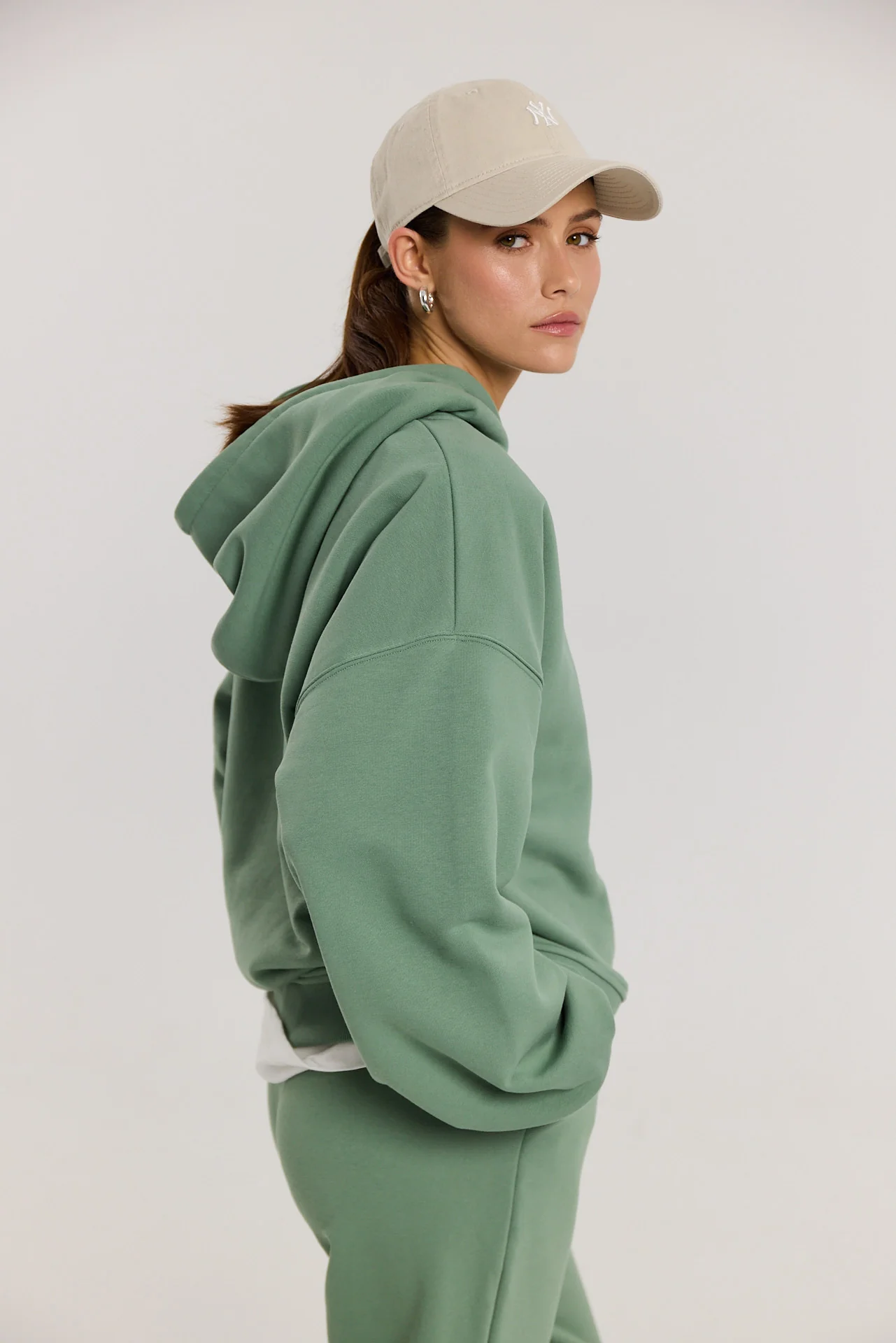 Bluza Boyfriend Hoodie dark matcha - Image 7