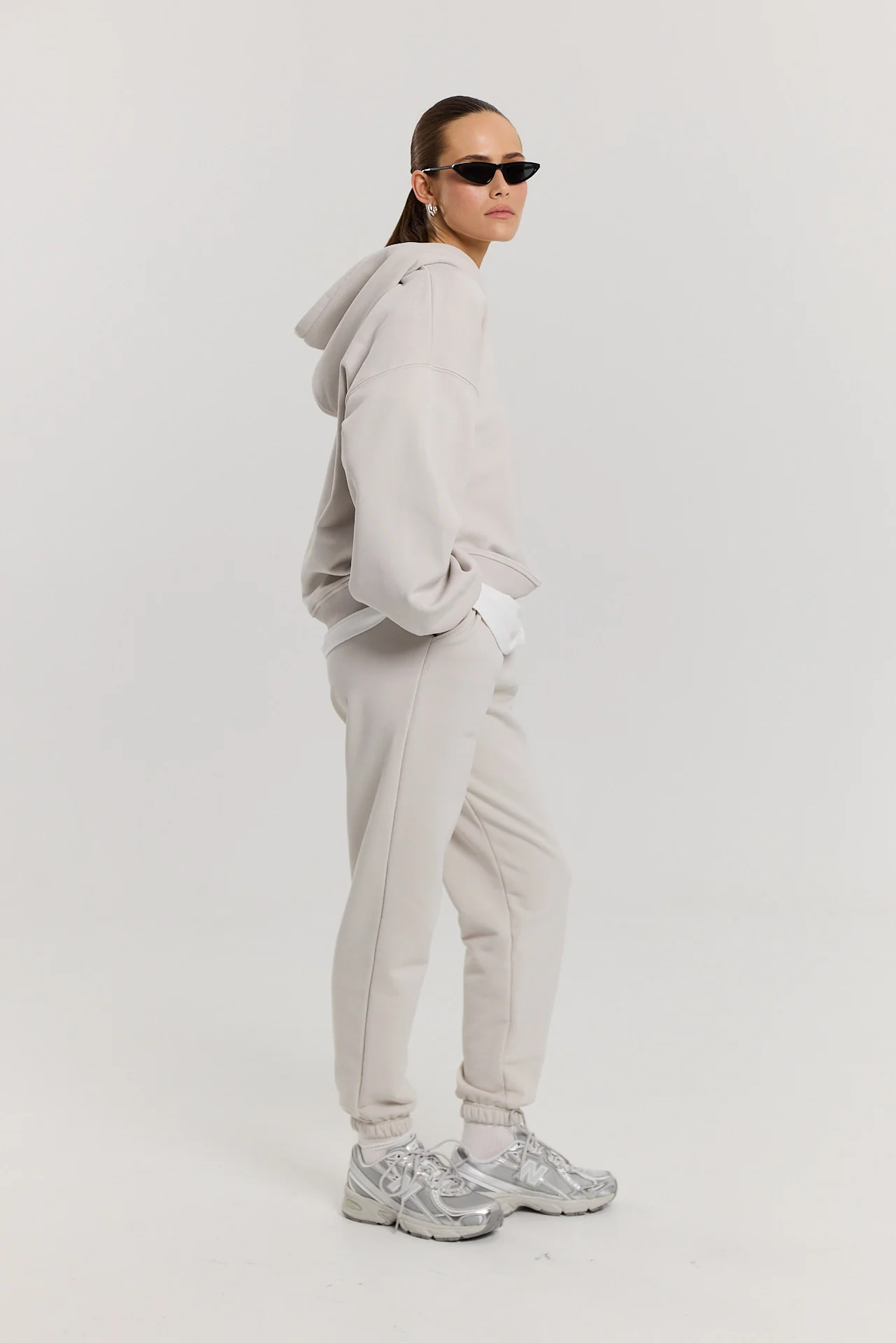 Spodnie dresowe almond milk - Image 6