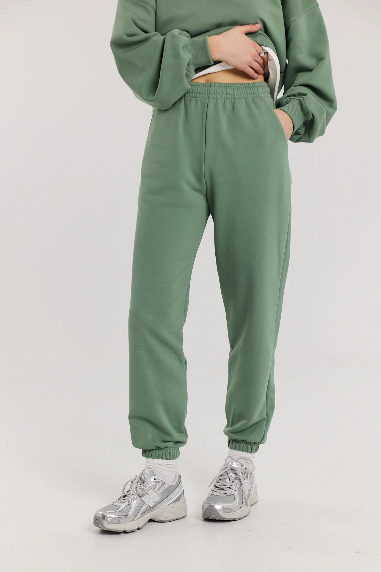Spodnie dresowe dark matcha - Image 7