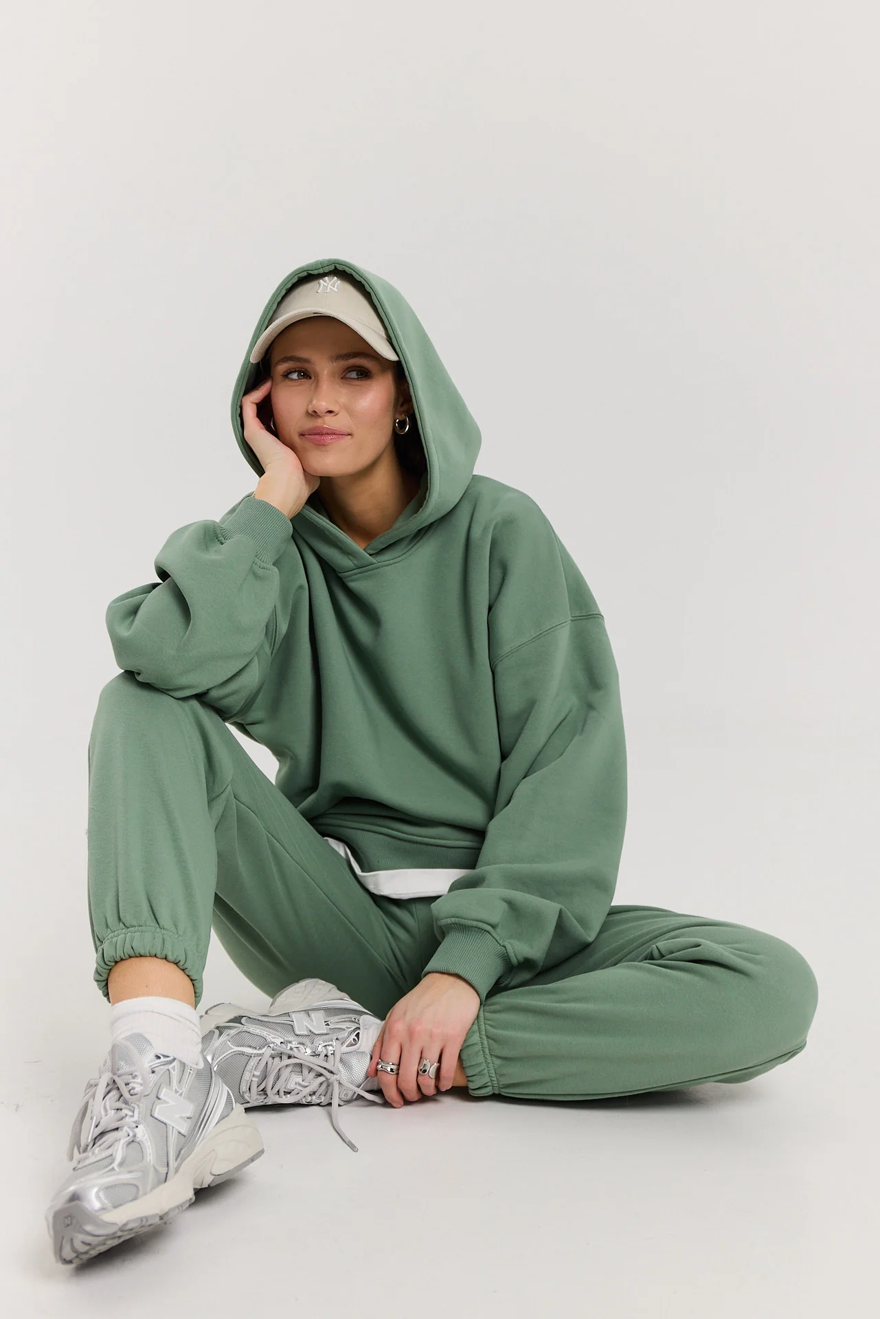 Spodnie dresowe dark matcha - Image 9