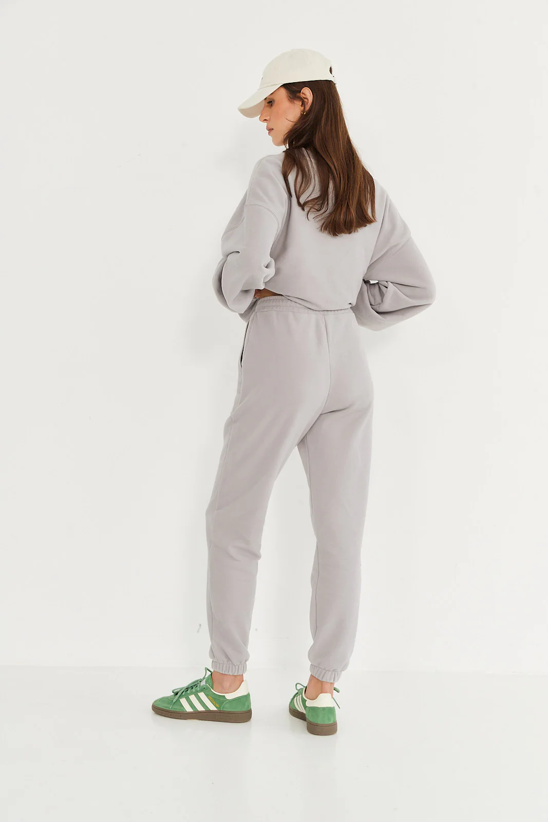 Spodnie dresowe light grey - Image 10