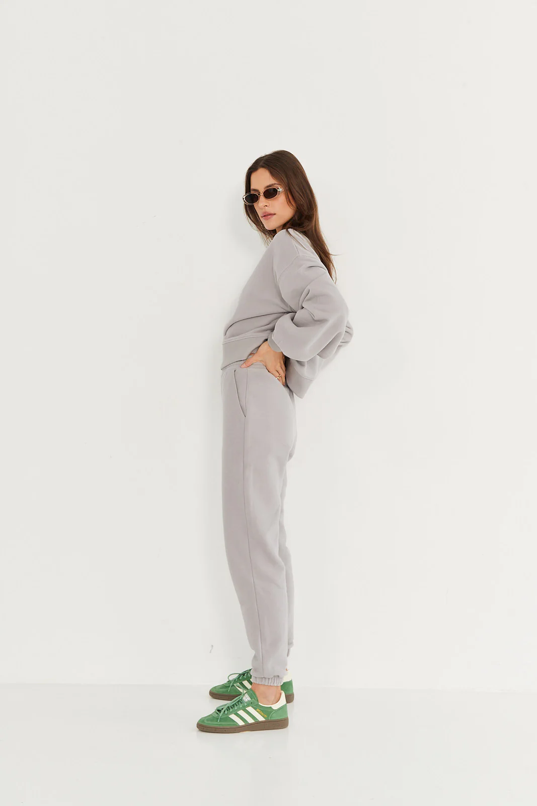 Spodnie dresowe light grey - Image 12