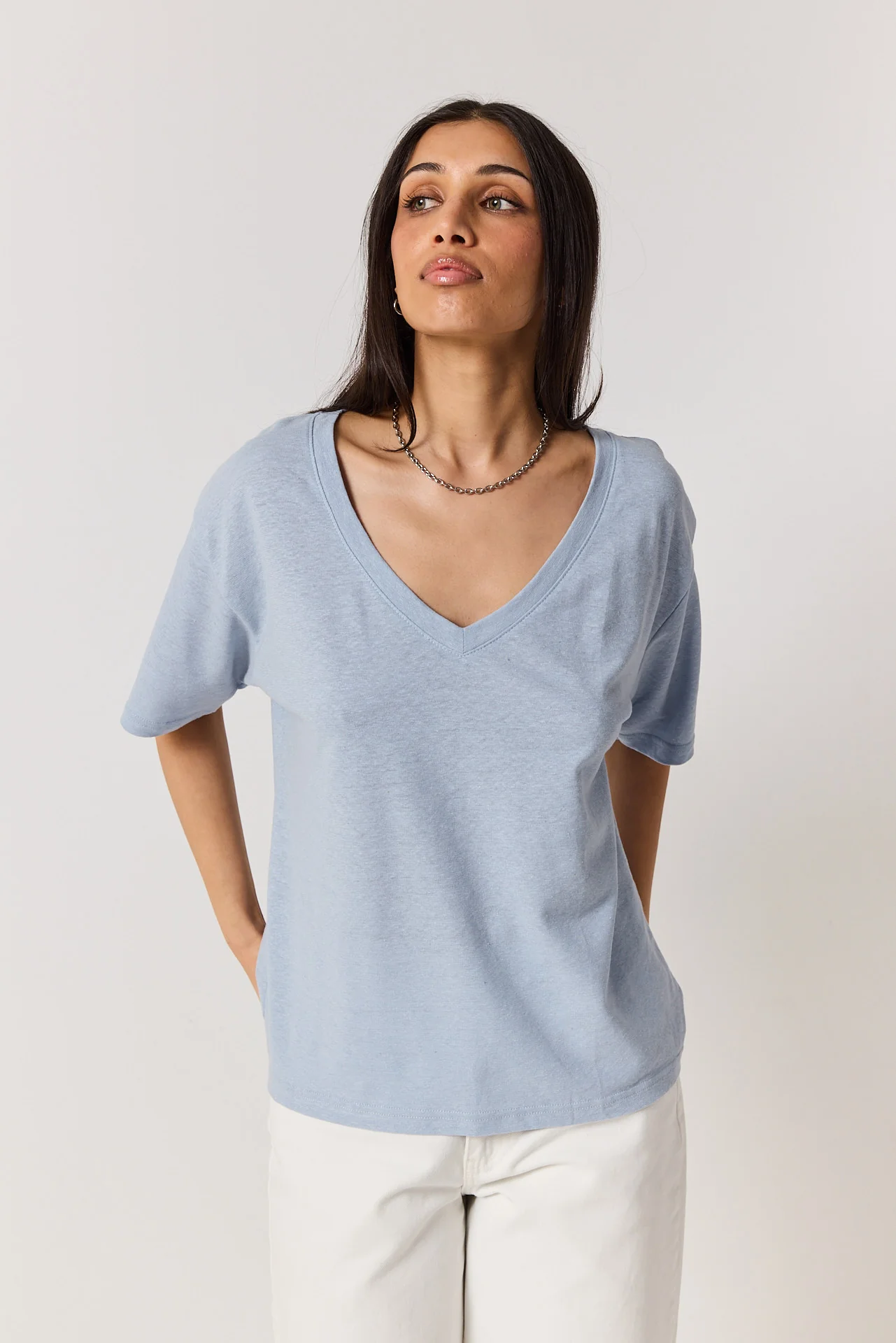 T-shirt V linen powder blue - Image 4